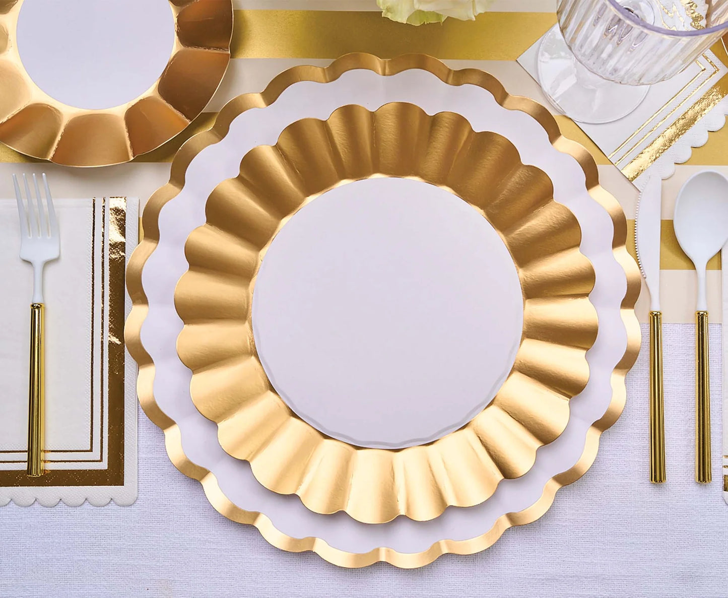 Gold and White 10.5in Scalloped Dinner Plates 8ct