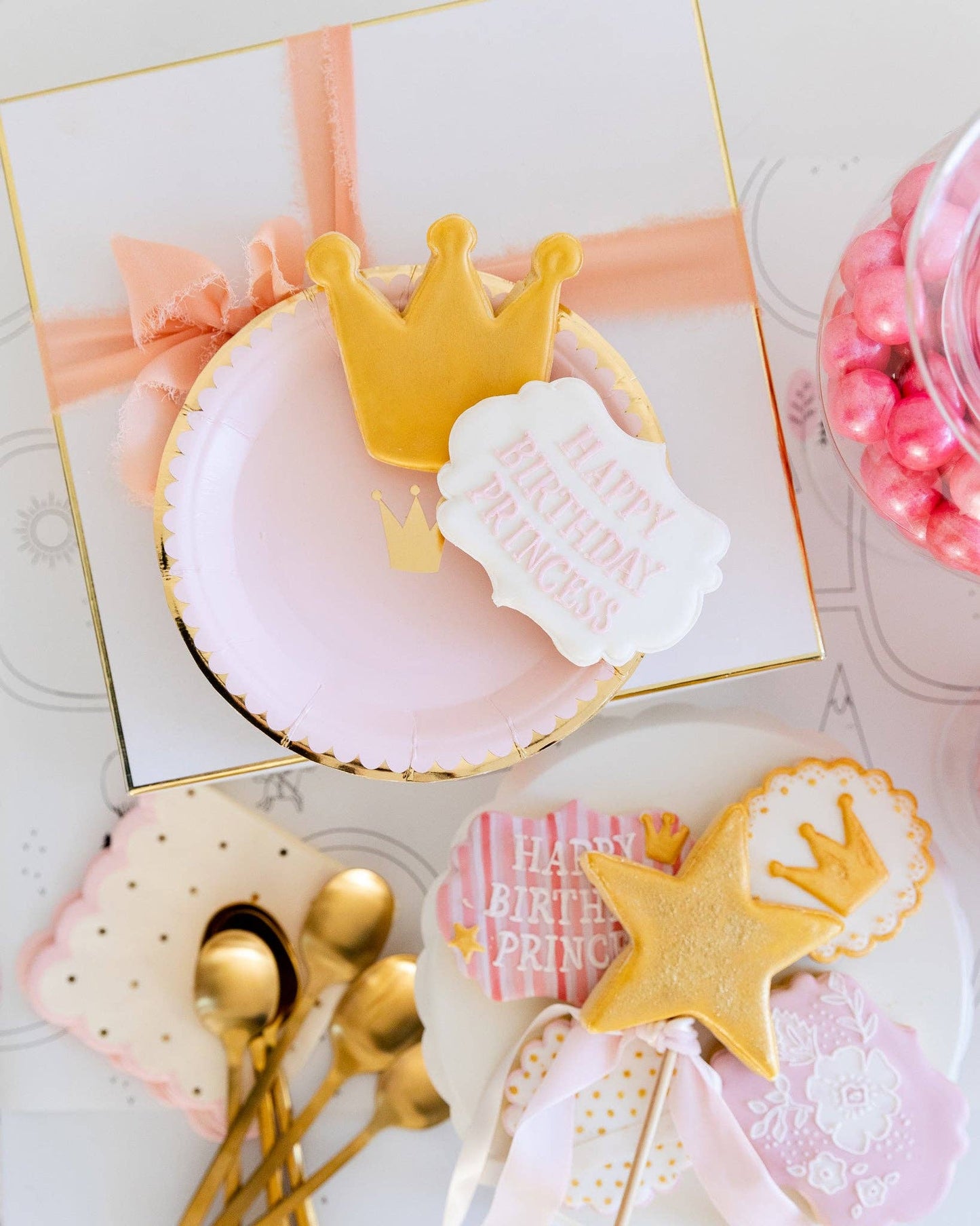 Princess Scalloped Cocktail Napkins 18ct