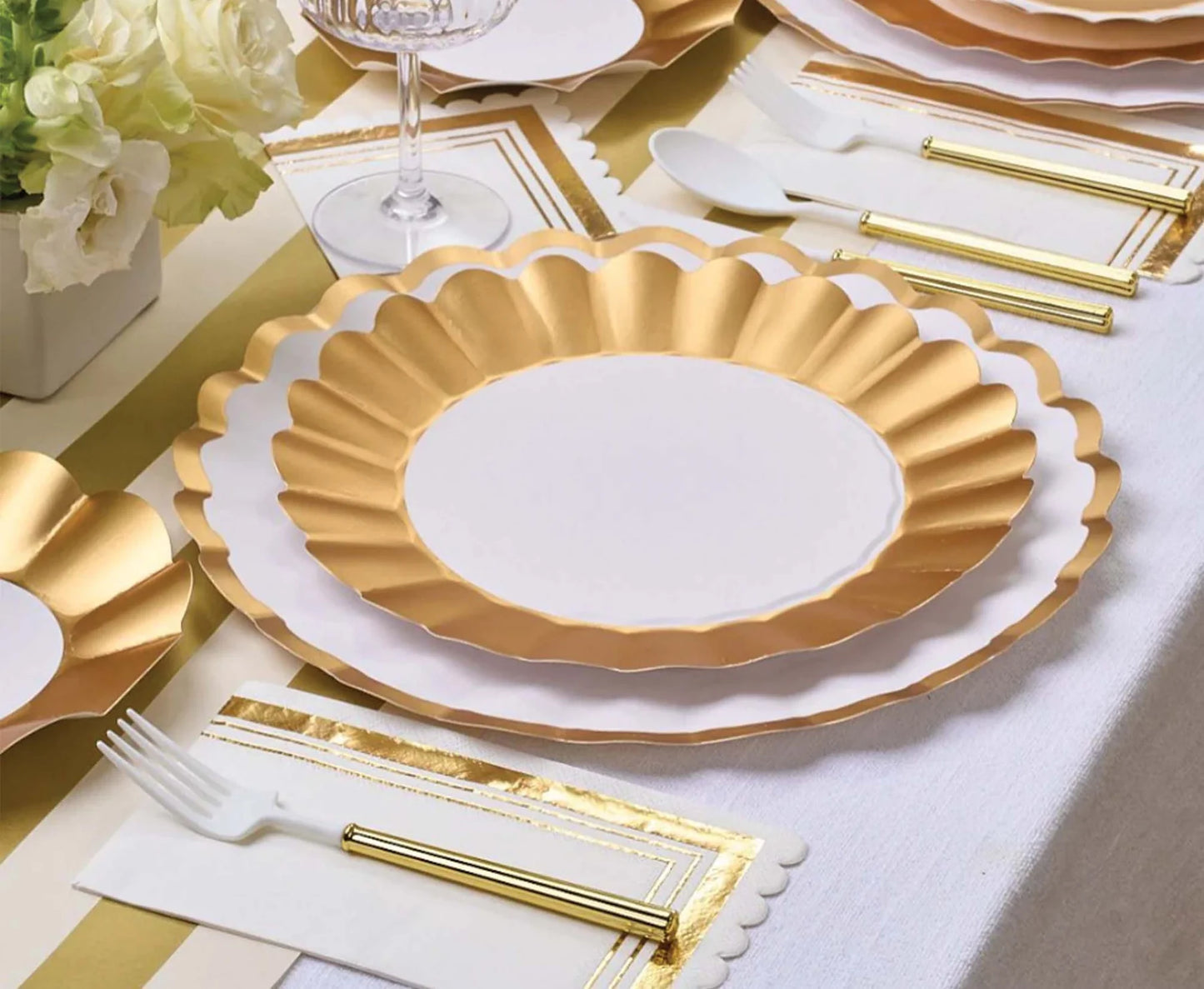 Gold and White 10.5in Scalloped Dinner Plates 8ct