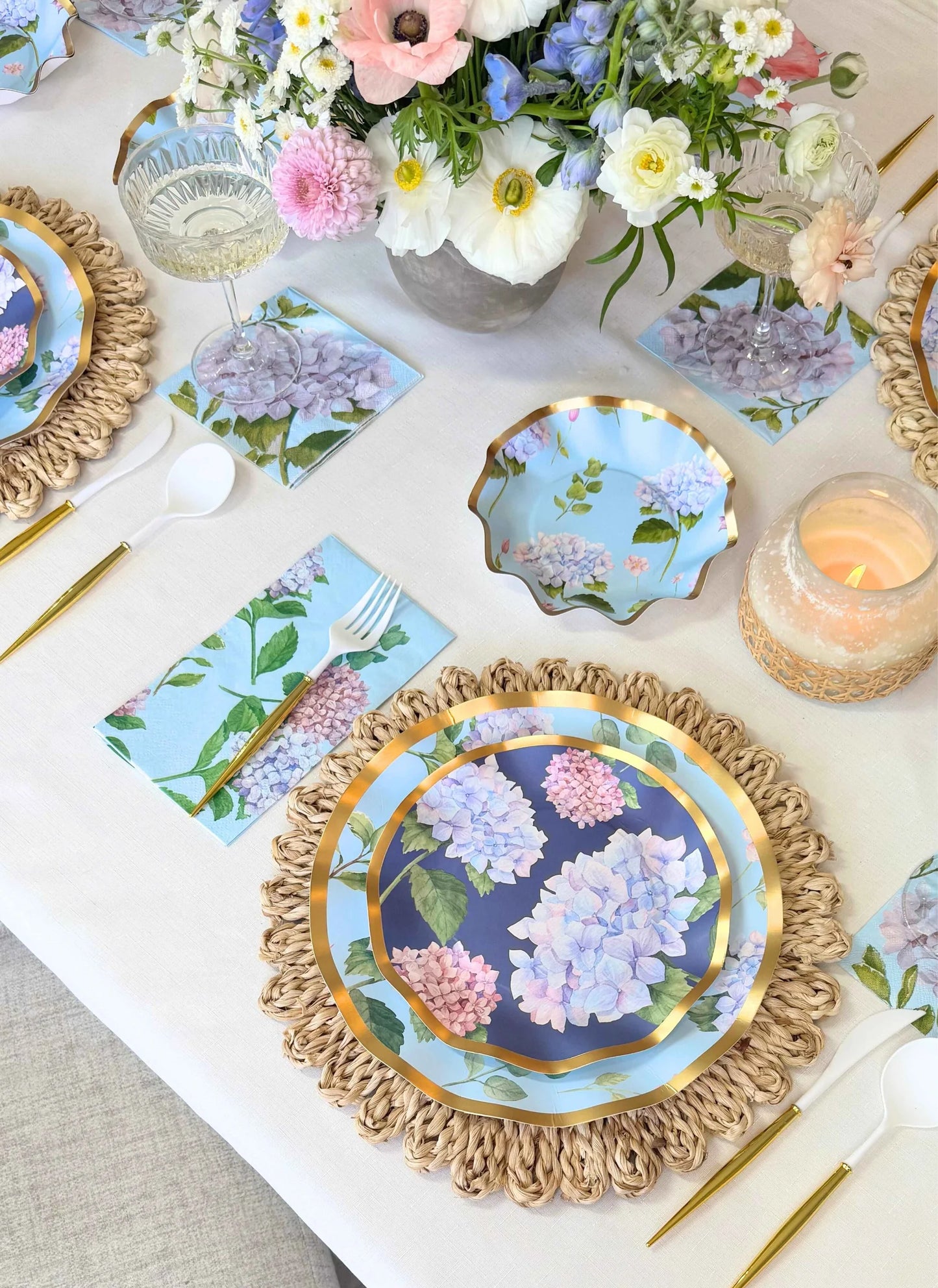 Hydrangeas Wavy 10.5in Dinner Plates 8ct