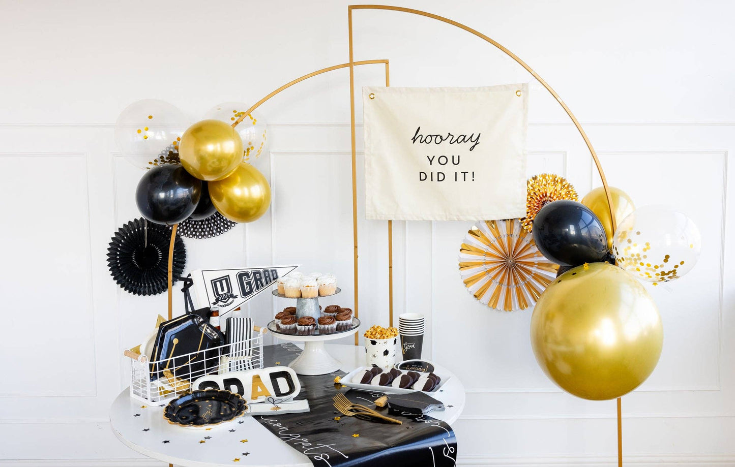 Grad Paper Party Cups 8ct