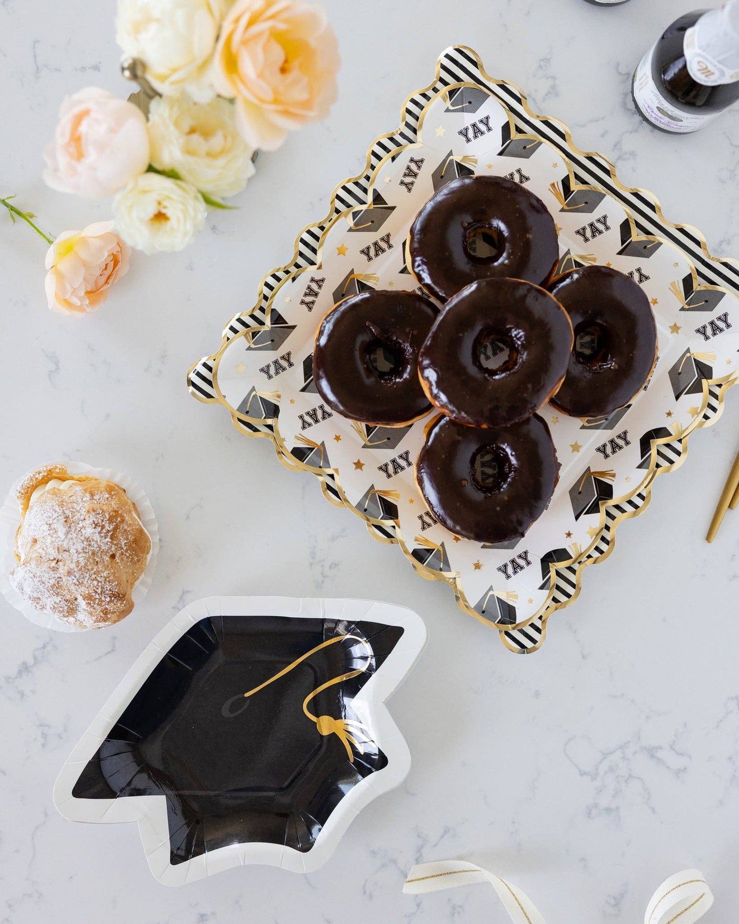 Cap Shaped Paper Plates 8ct