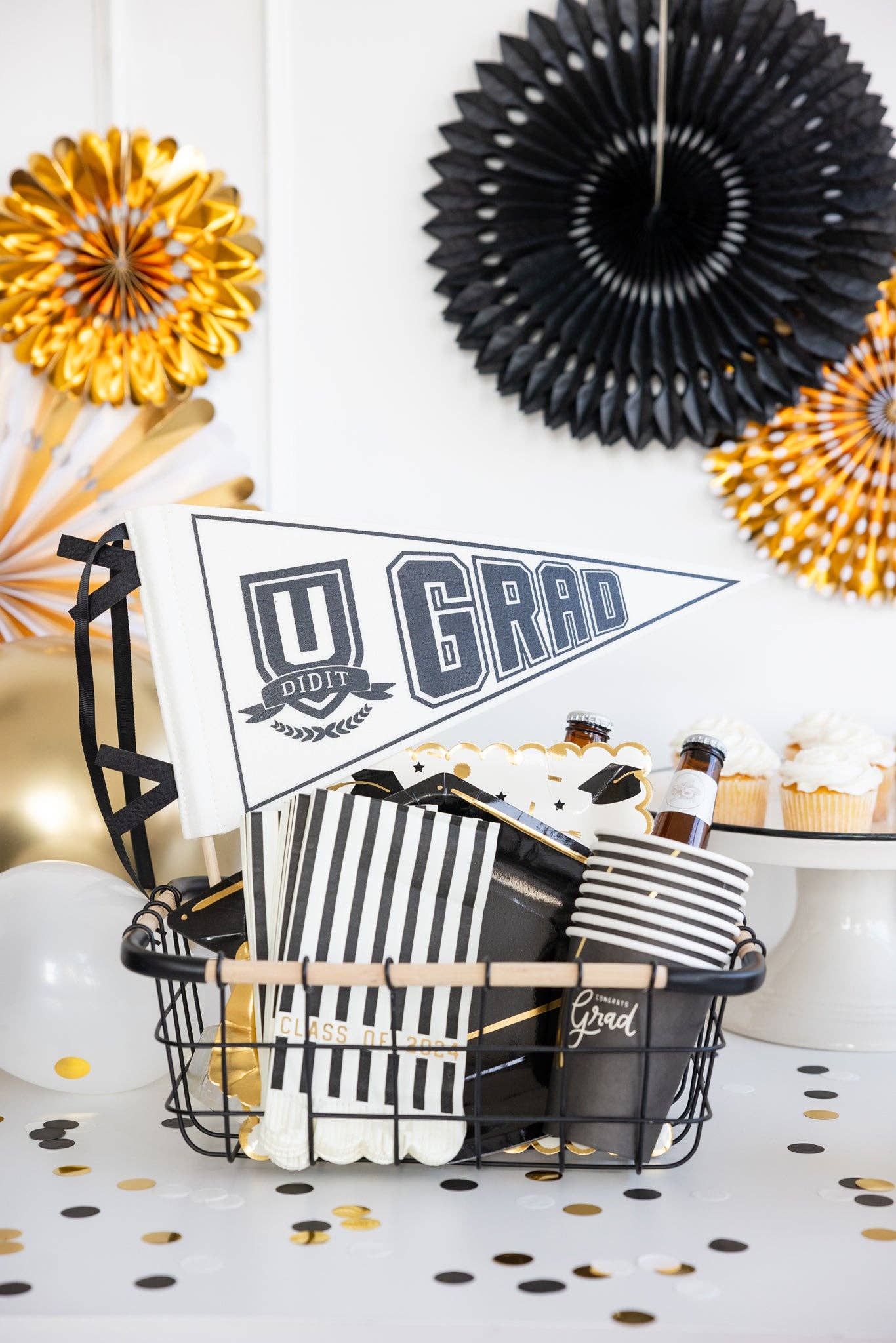 Grad Paper Party Cups 8ct
