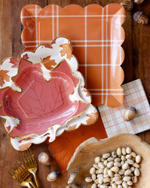 Leaf Shaped 9in Paper Plates 8ct