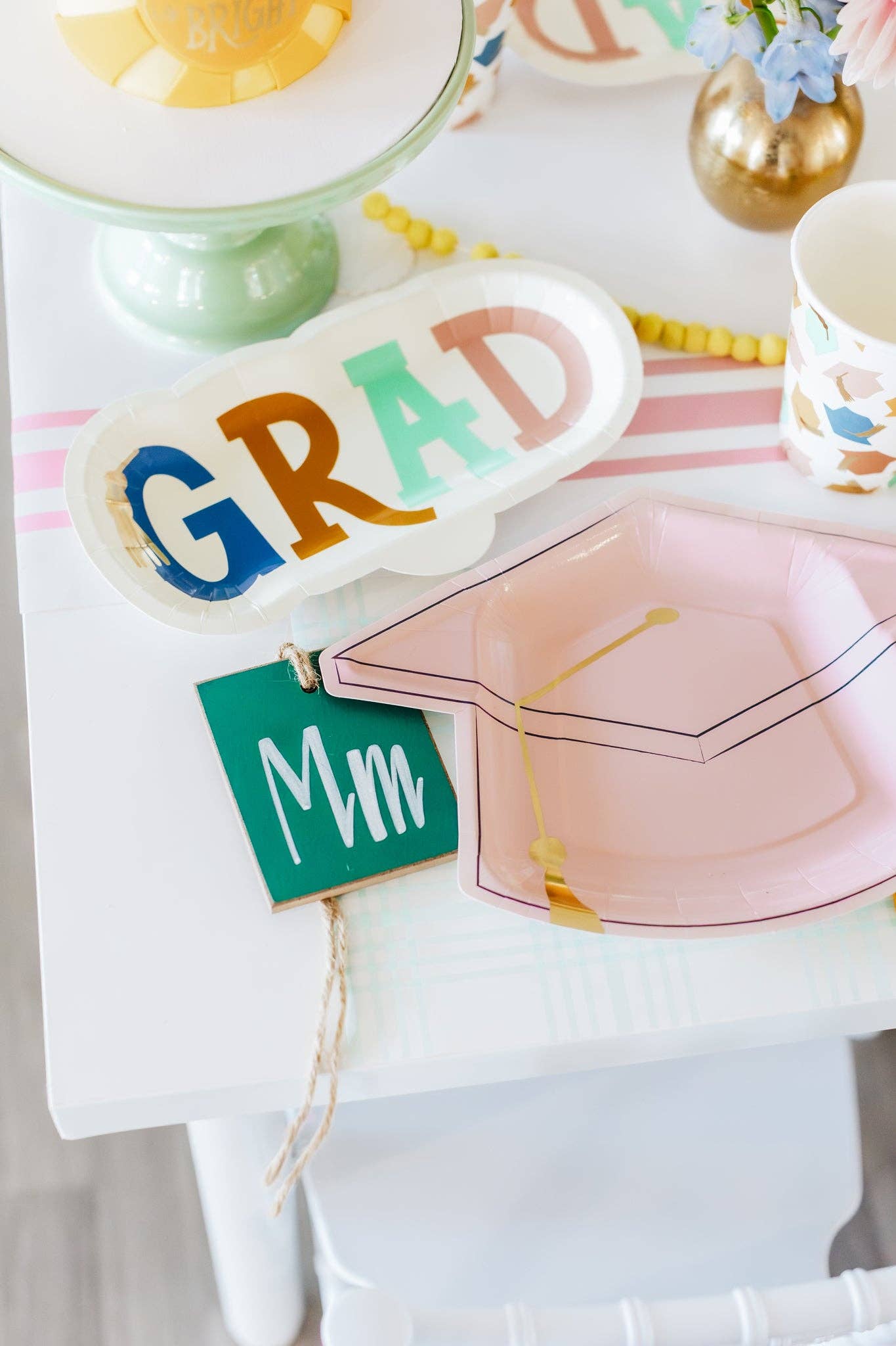 Occasions By Shakira - GRAD Shaped Plates 8ct