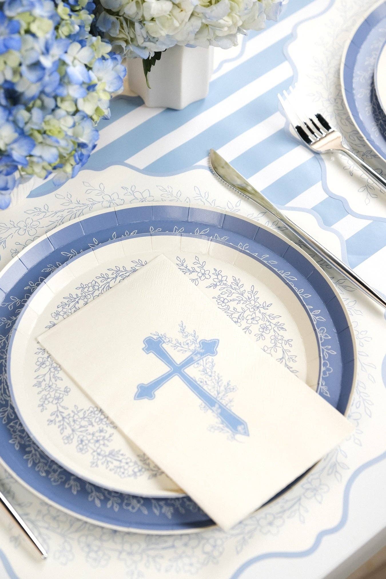 Light Blue Cross Floral Elegance Guest Towels 16ct